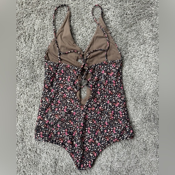 ACACIA Swimsuit - Picture 3 of 5